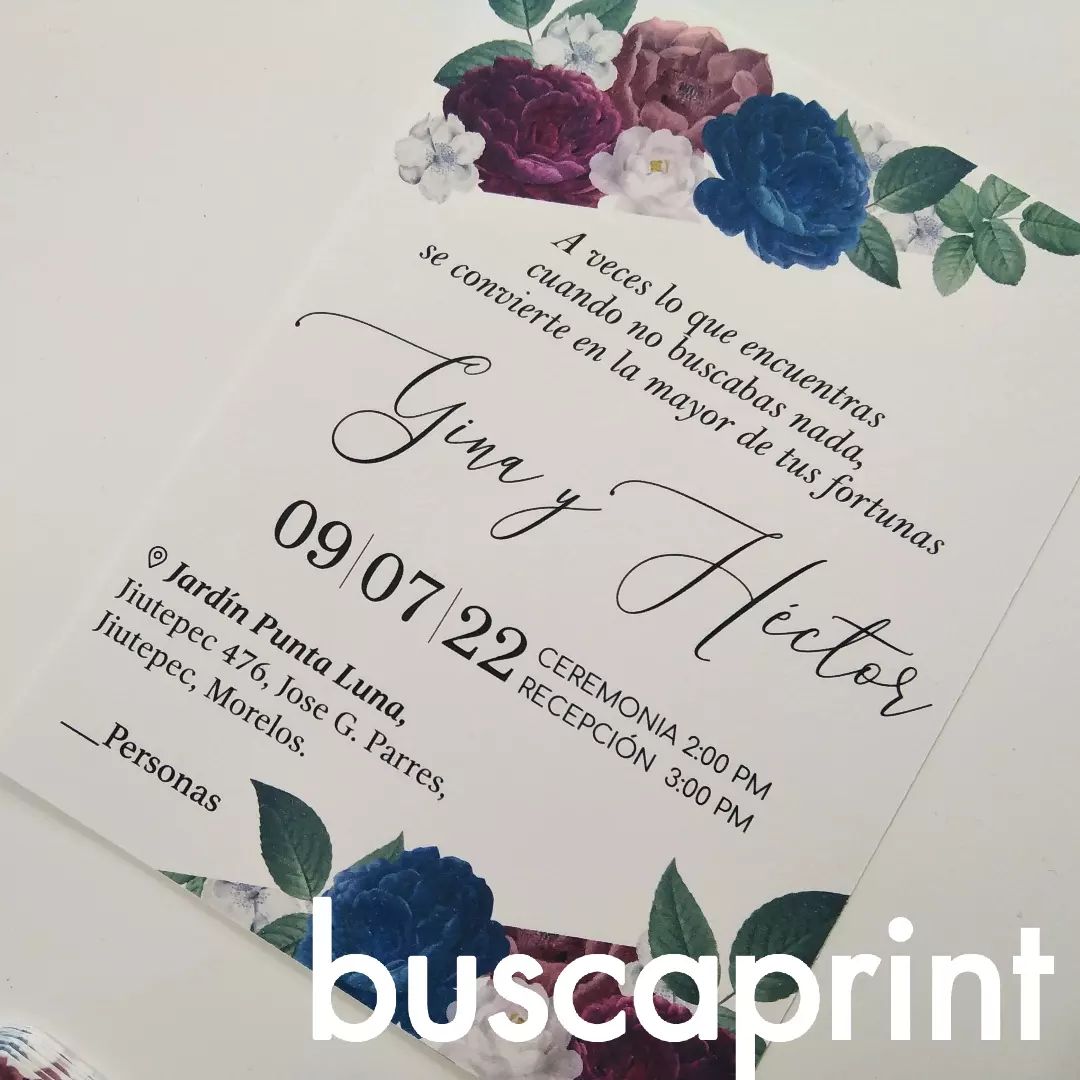 Invitación para boda con flores azules y guindas - buscaprint